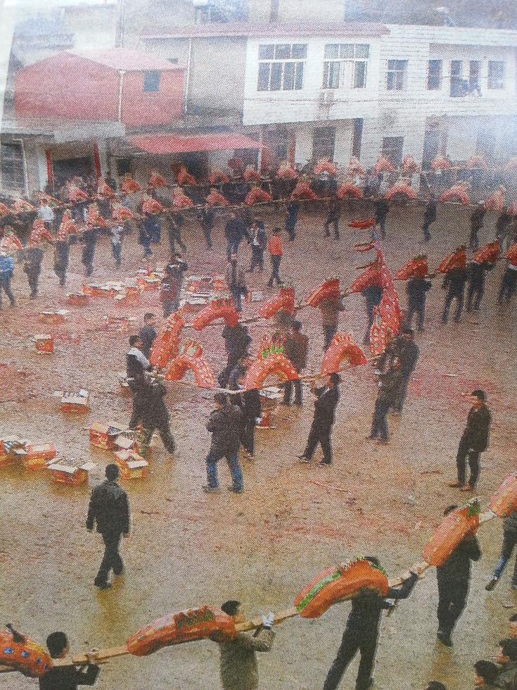 村民们“游龙”主要是图吉祥，祈祷新的一年里风调雨顺，国泰民安！